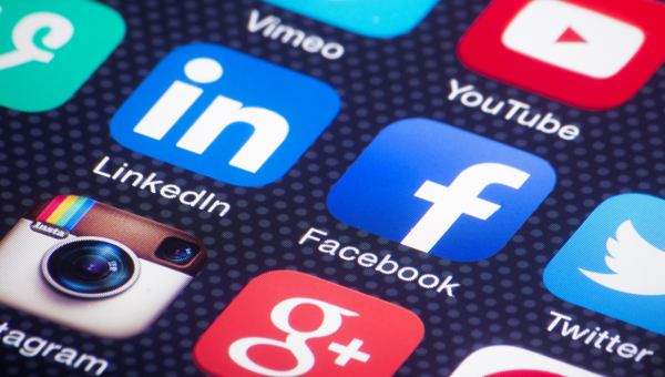 La Clinica de Fisioterapia activa en las principales Redes Sociales